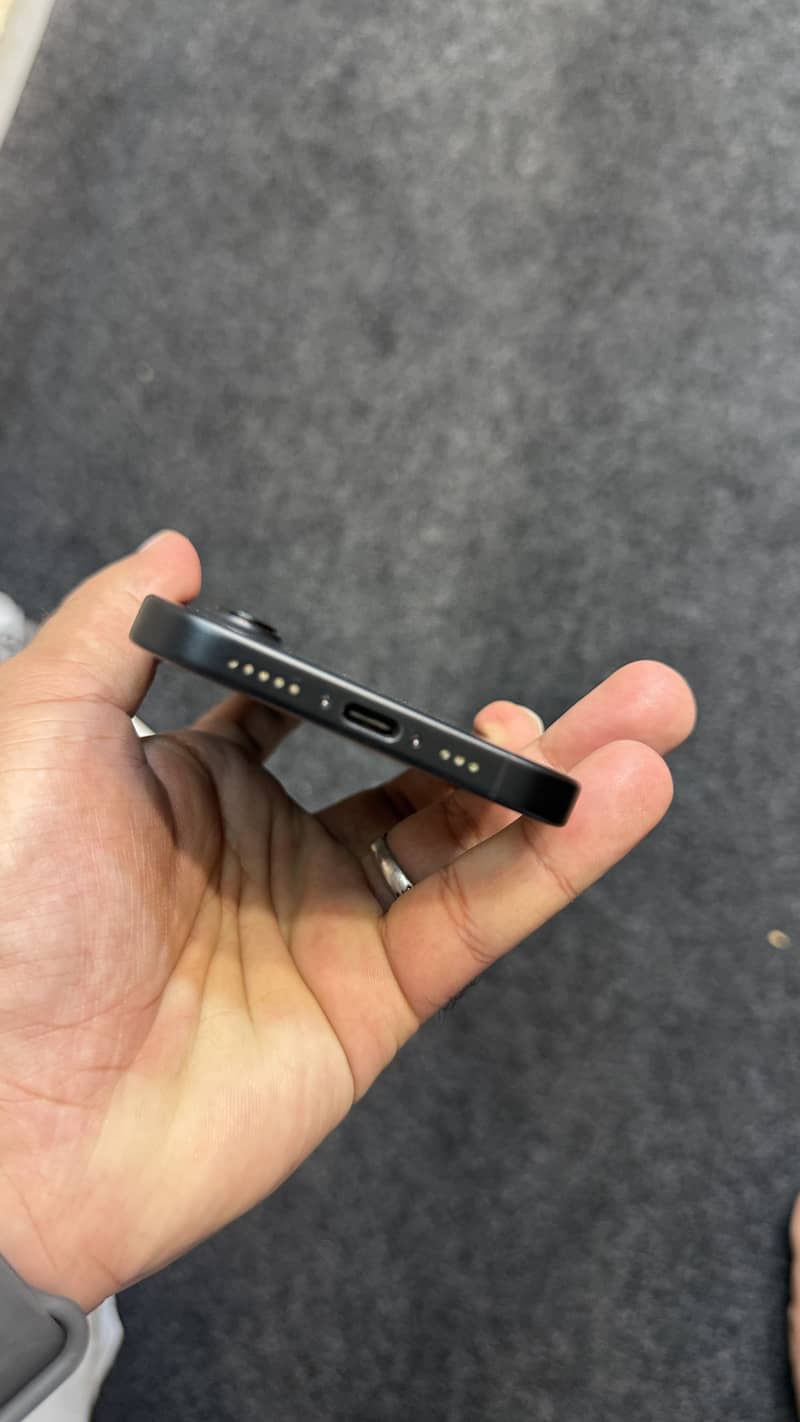 Apple iPhone 16 3