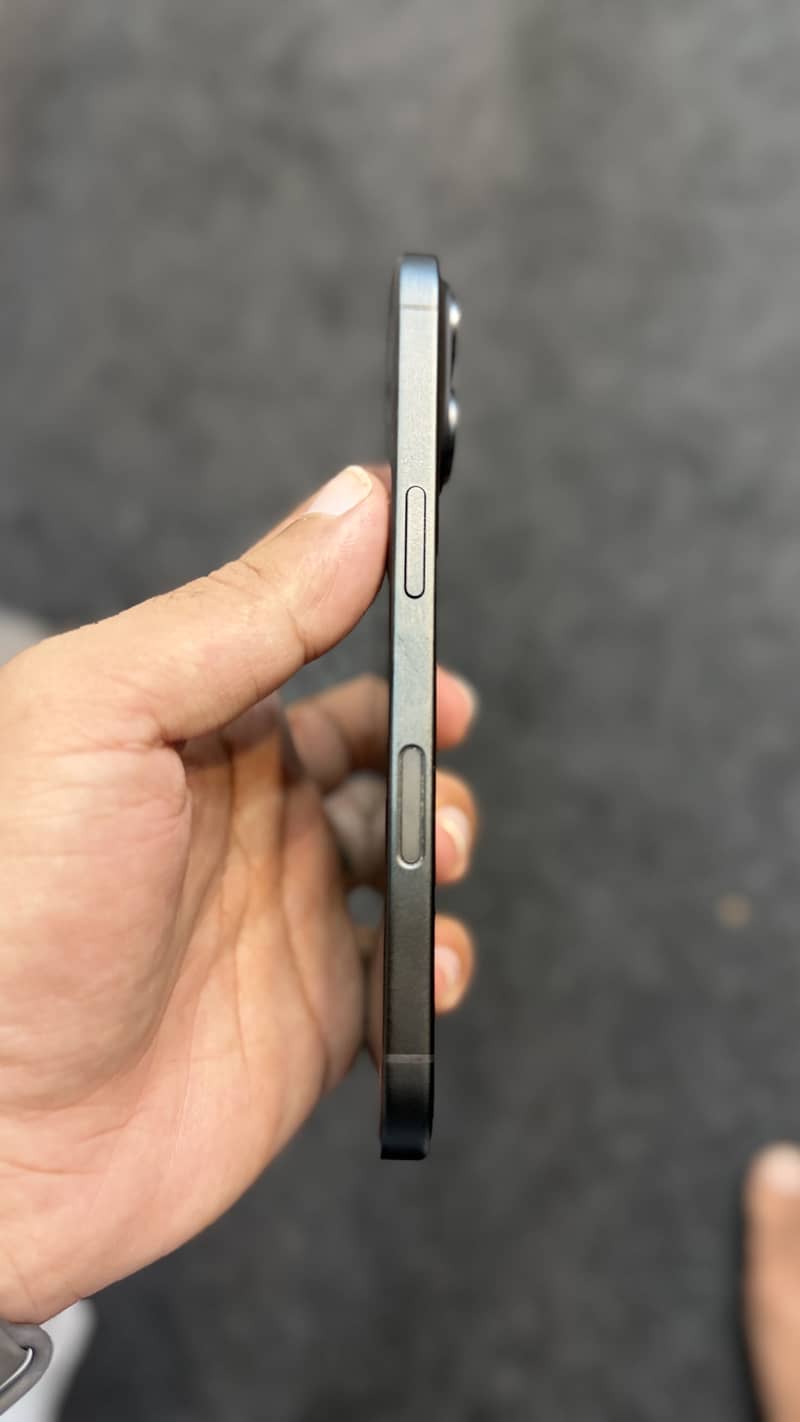Apple iPhone 16 4