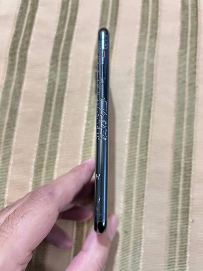 Apple iPhone 11 Pro 3