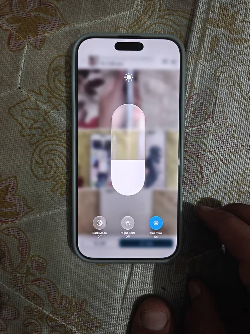 Apple iPhone 16 Pro Max 1