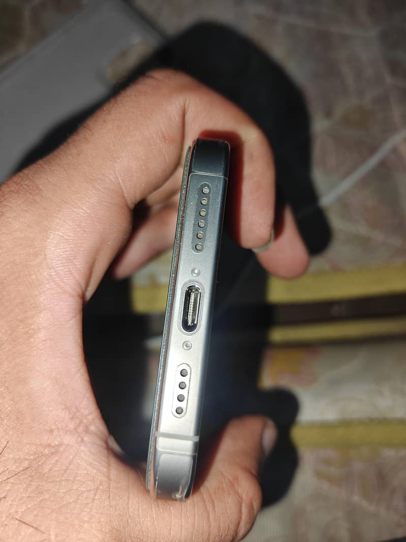 Apple iPhone 16 Pro Max 3