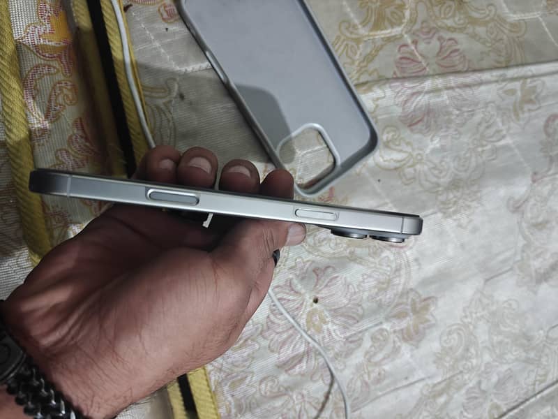 Apple iPhone 16 Pro Max 5