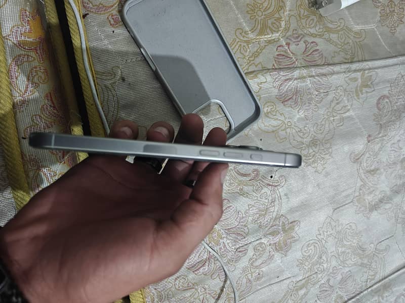 Apple iPhone 16 Pro Max 7