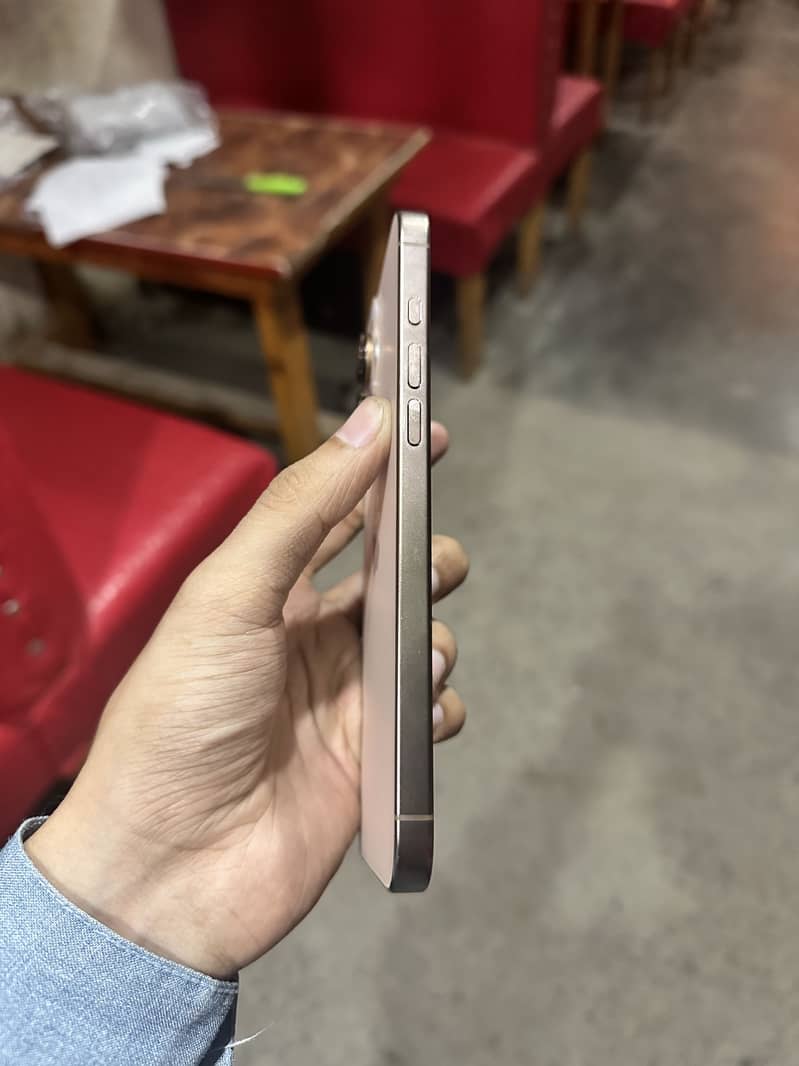 iPhone 16 Pro Max jv 1