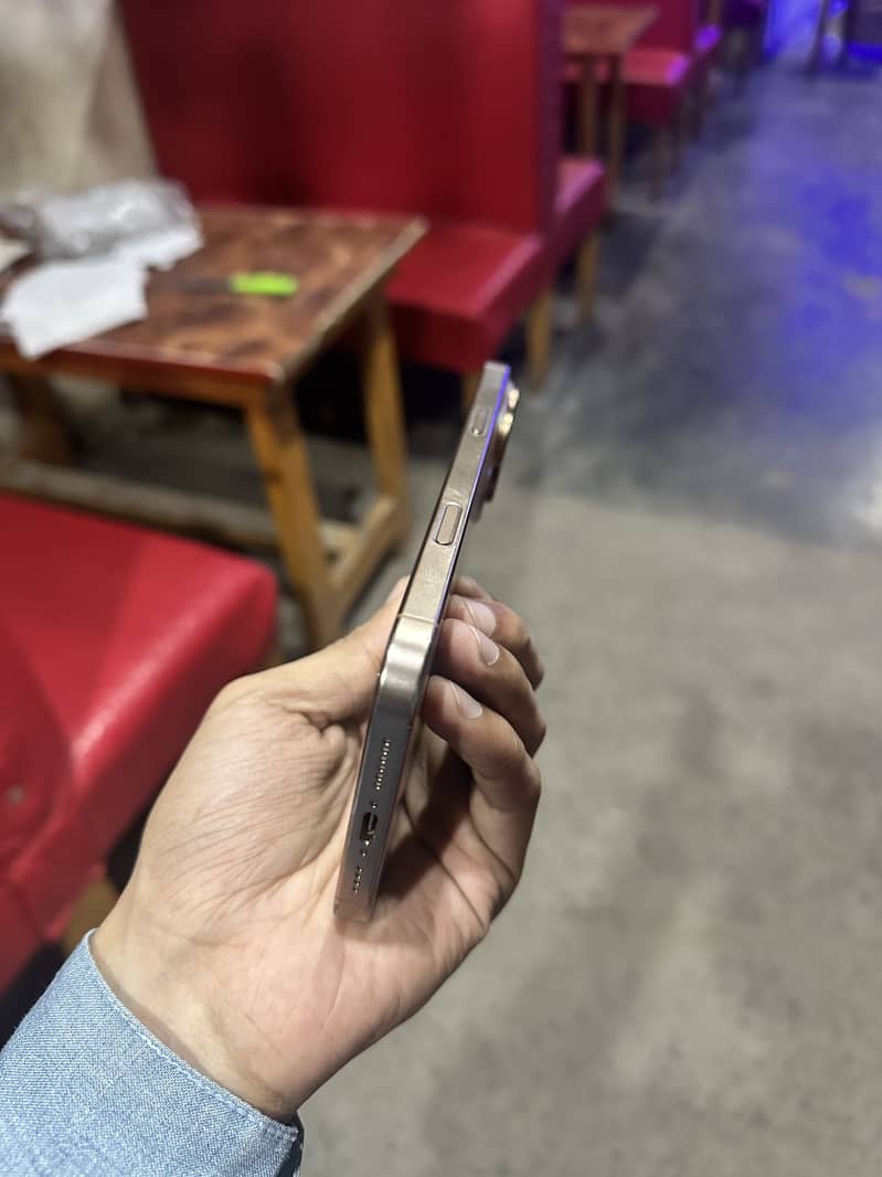 iPhone 16 Pro Max jv 3