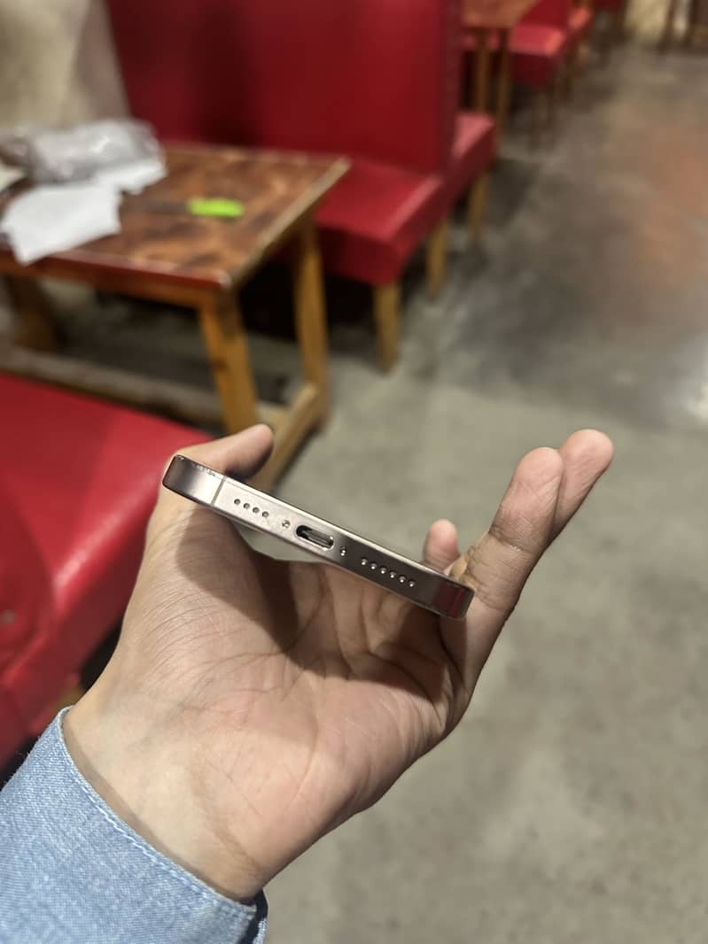 iPhone 16 Pro Max jv 4
