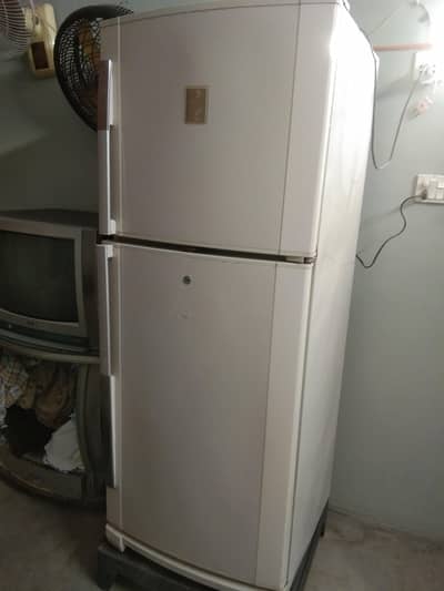 medium dawlance farige refrigerators very good chill cooling good