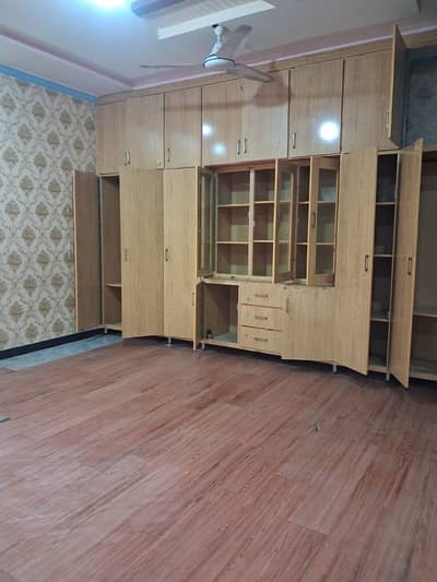 10marla second floor house avaible for rent with boring