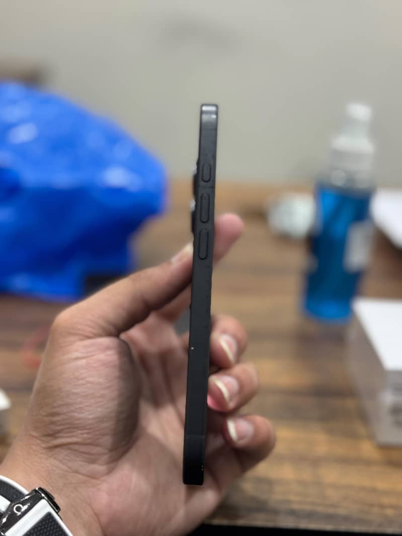 Apple iPhone 16 lla model 0