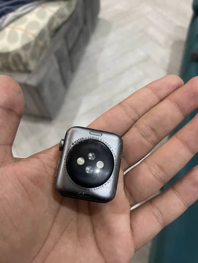 Apple Watch Series 3 – 42mm (Space Gray, 8GB) | 94% Battery Health