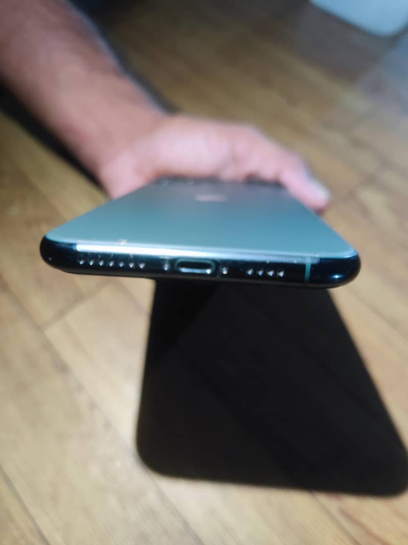 Apple iPhone 11 Pro Max 4