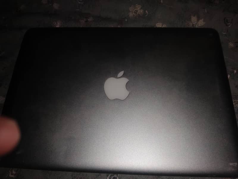 apple macbook pro. 0