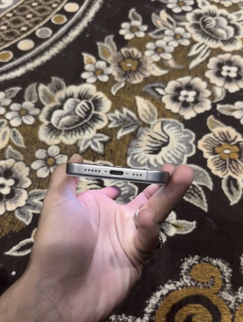 Apple iPhone 15 Pro 2