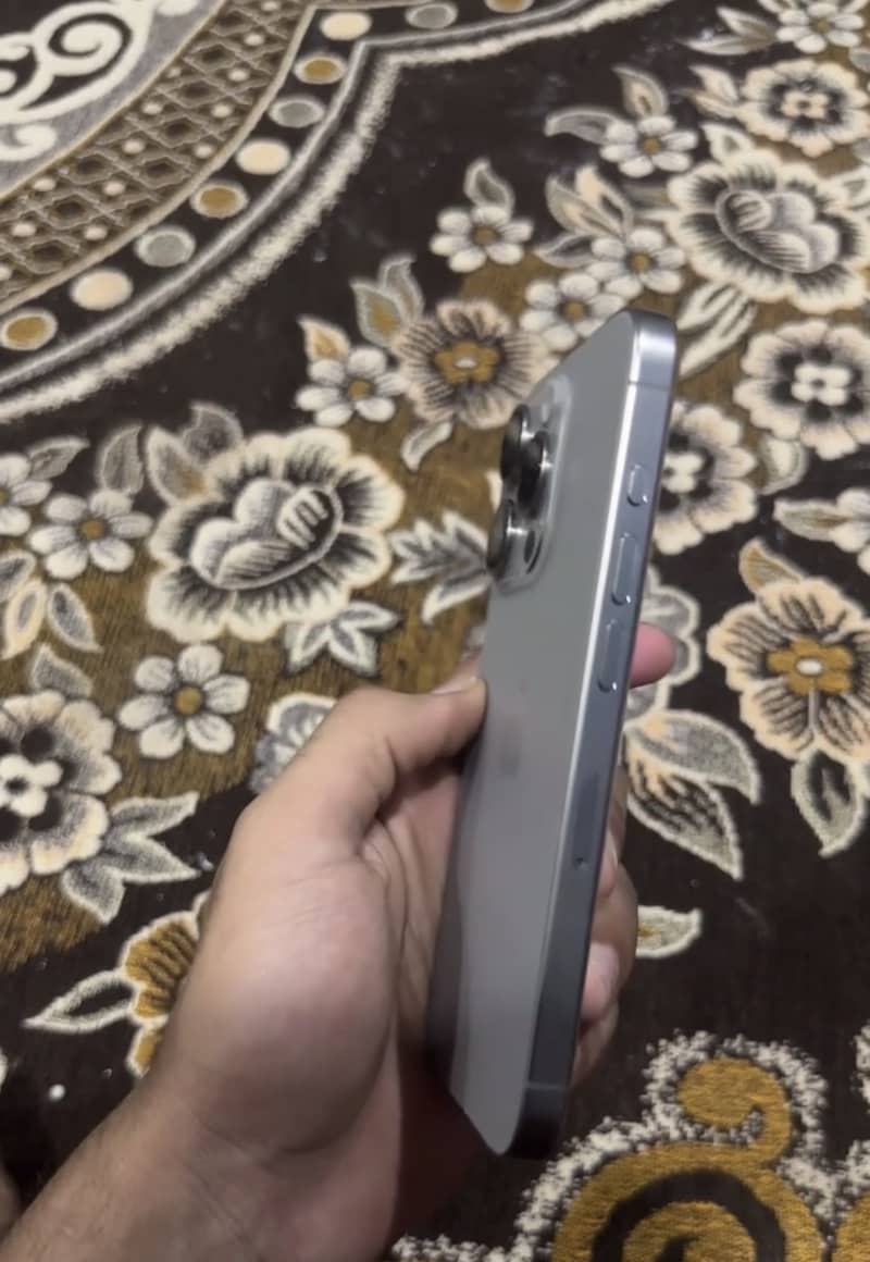 Apple iPhone 15 Pro 3