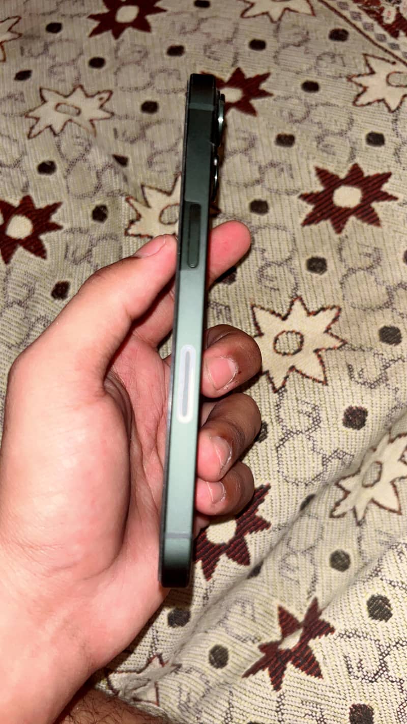 Apple iPhone 13 1