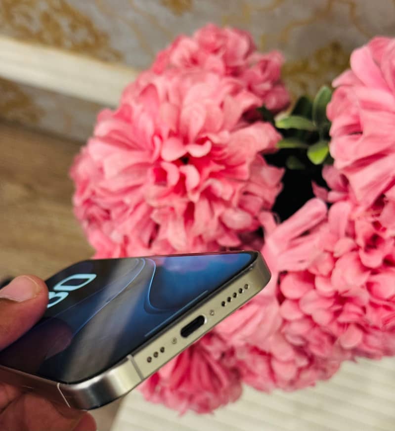 Apple iPhone 15 Pro 8
