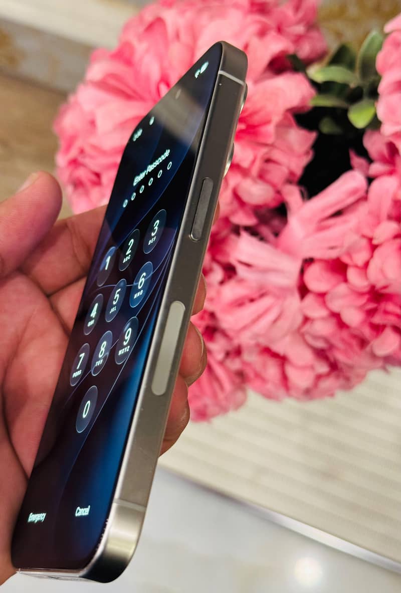 Apple iPhone 15 Pro 9