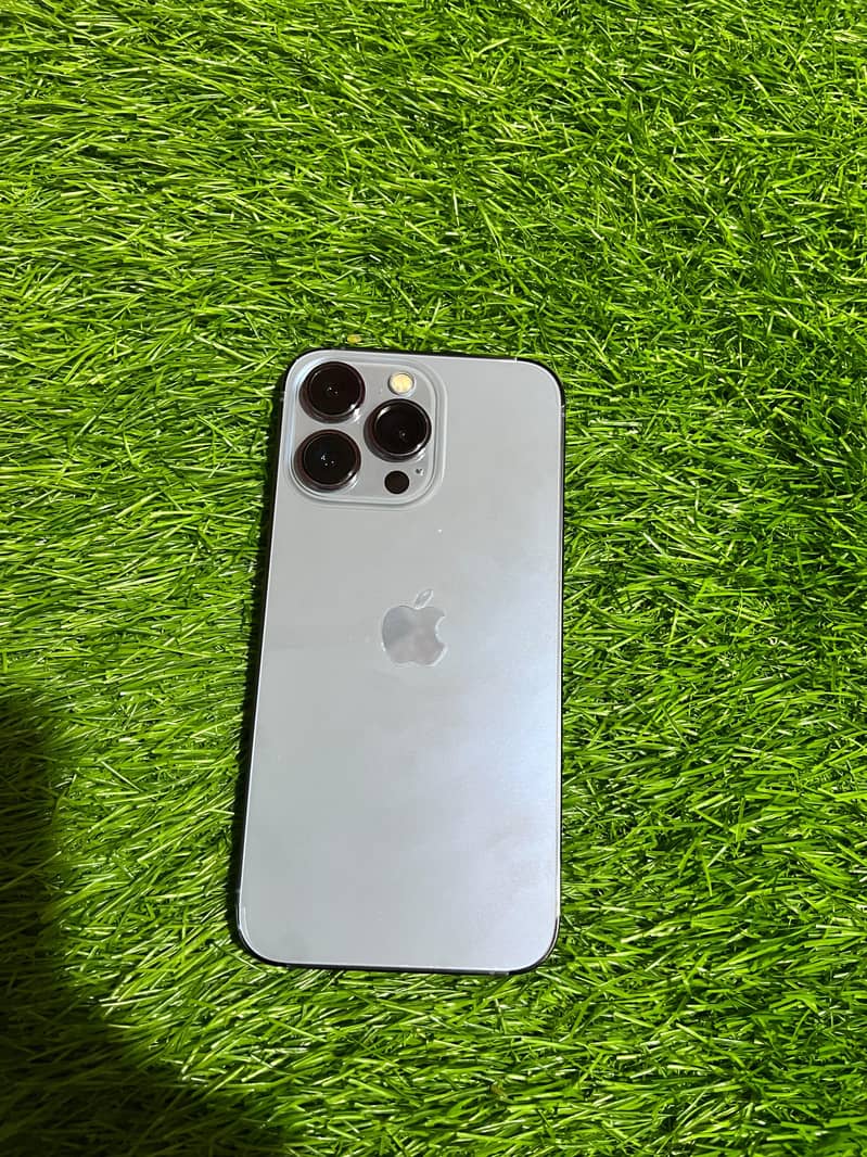Apple iPhone 13 Pro 2