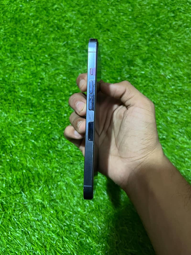 Apple iPhone 13 Pro 4
