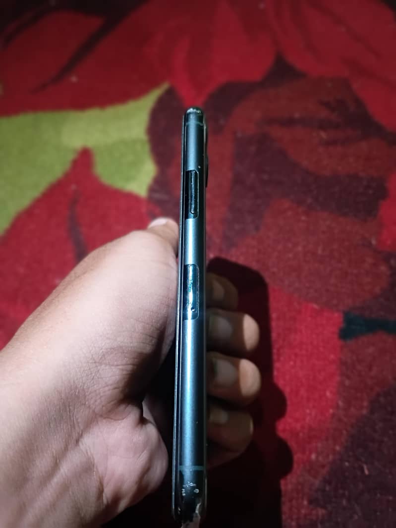 Apple iPhone 11 Pro 4