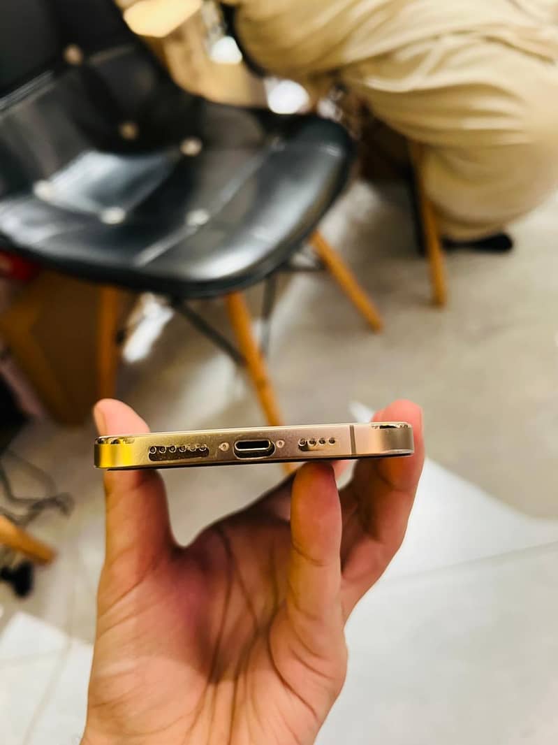 Apple iPhone 12 Pro Max 5