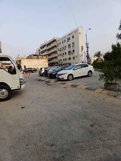 Shop for rent with besmant 850 sqir feet dha phae 2 EXTENSION
