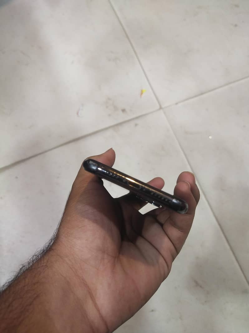 Apple iPhone 11 Pro 2