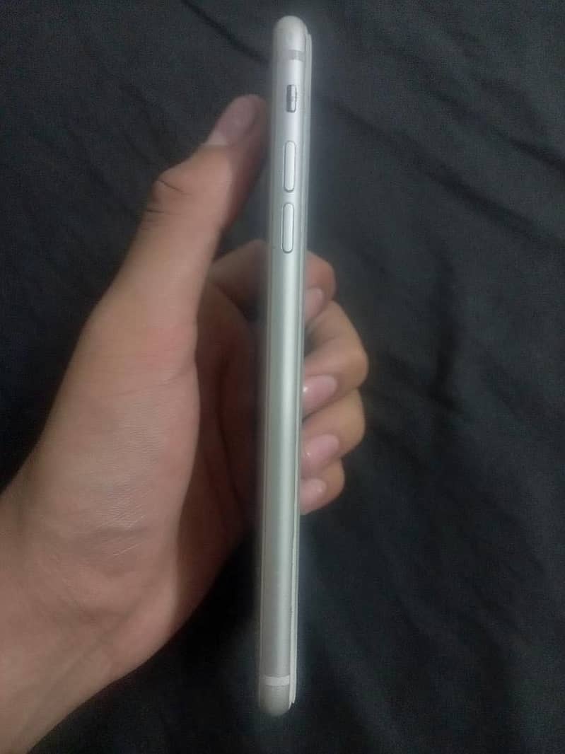 Apple iPhone 8 Plus 4