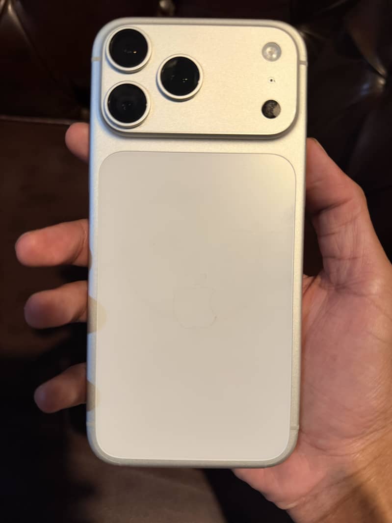 Apple iPhone 17 Pro Max 1