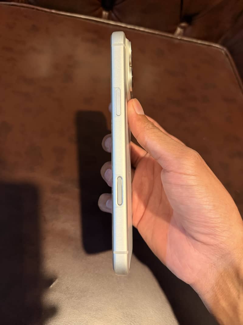 Apple iPhone 17 Pro Max 4