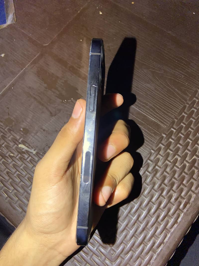 Apple iPhone 12 Pro 3