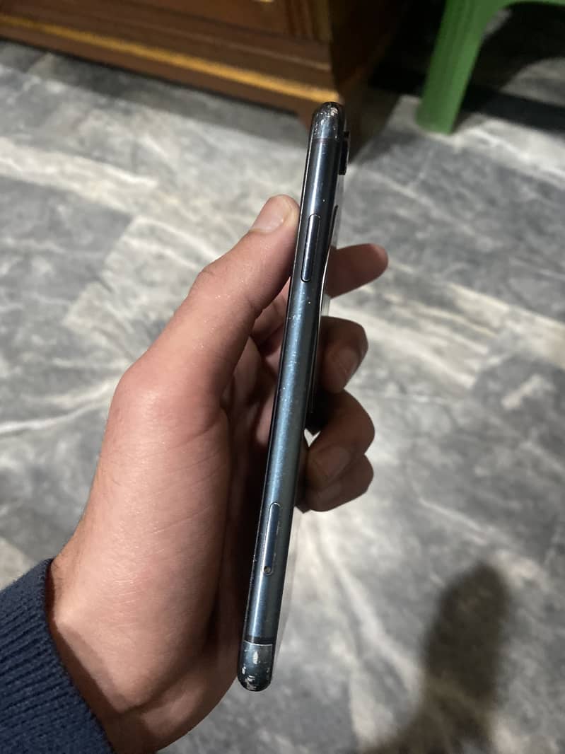 Apple iPhone XR 1