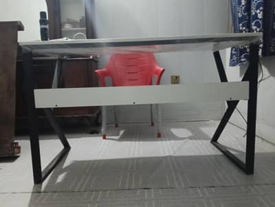 K shape trending office table