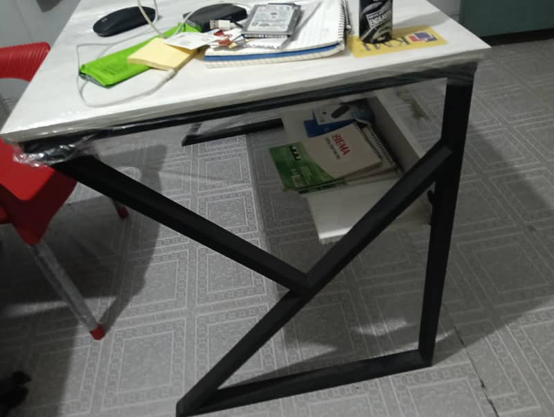 K shape trending office table 1