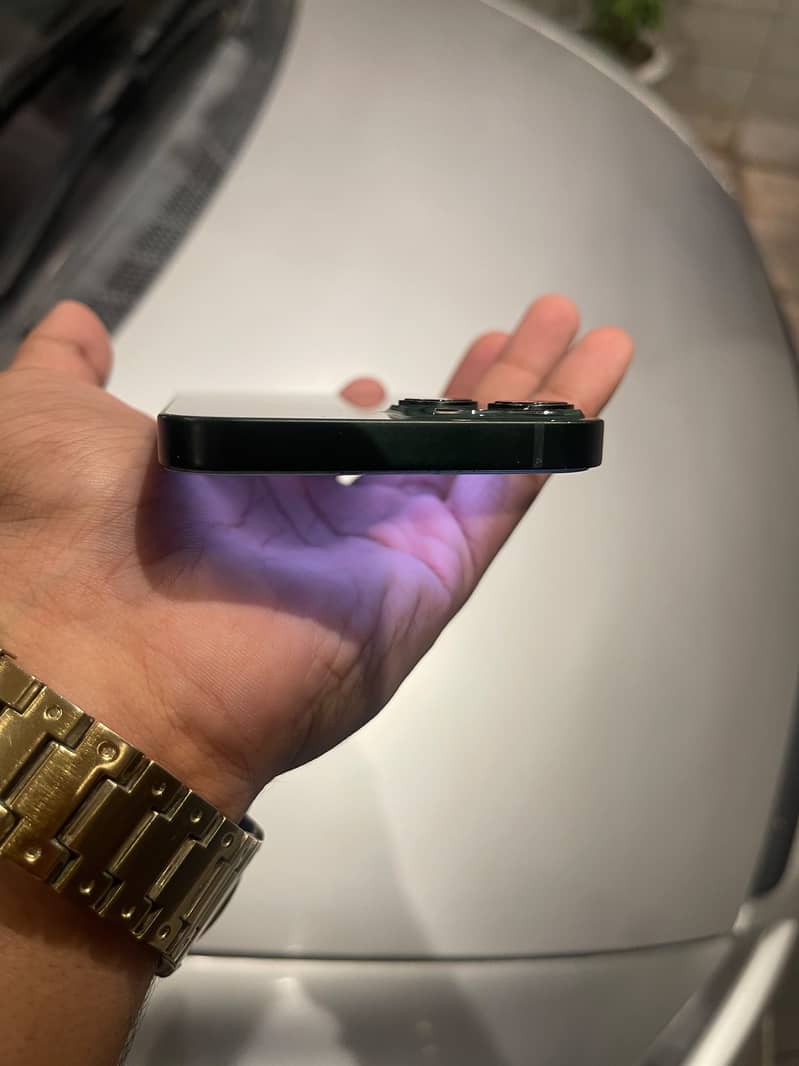 Apple iPhone 13 5