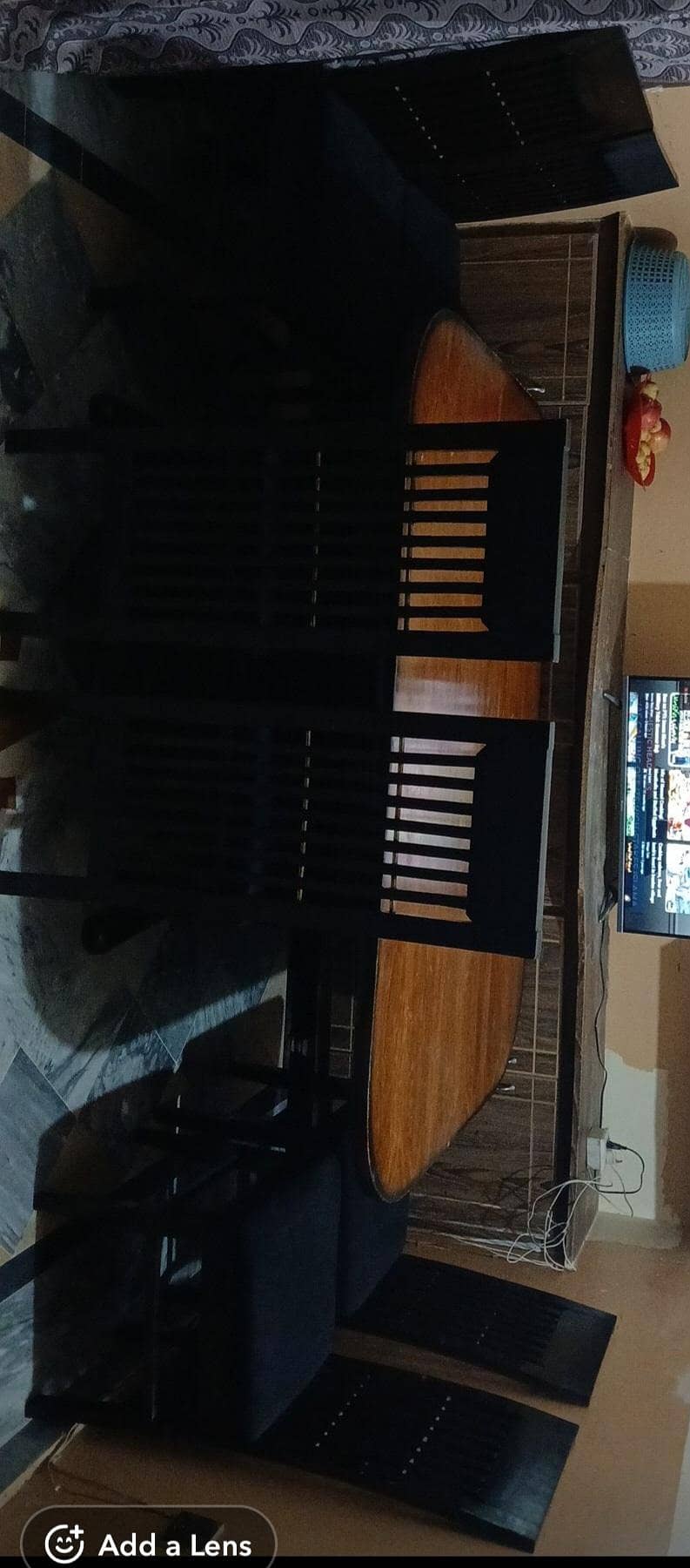 Dining table 0
