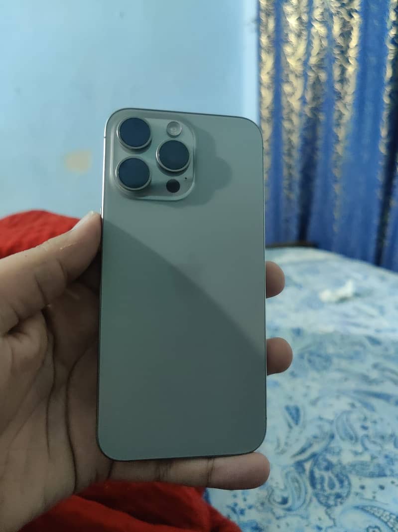 Apple iPhone 15 Pro Max 1