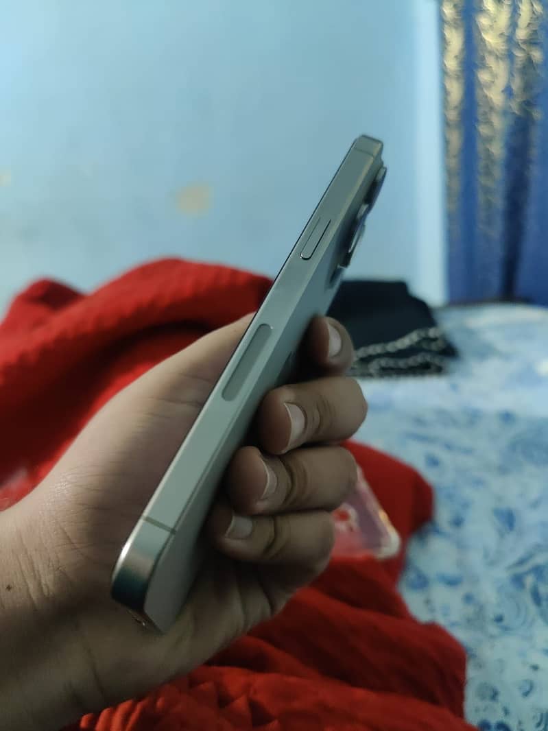 Apple iPhone 15 Pro Max 2