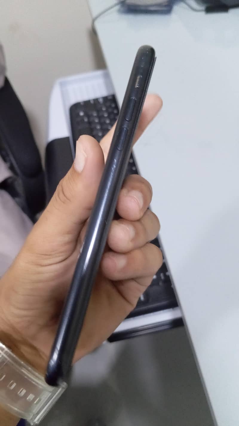 Apple iPhone XR 4