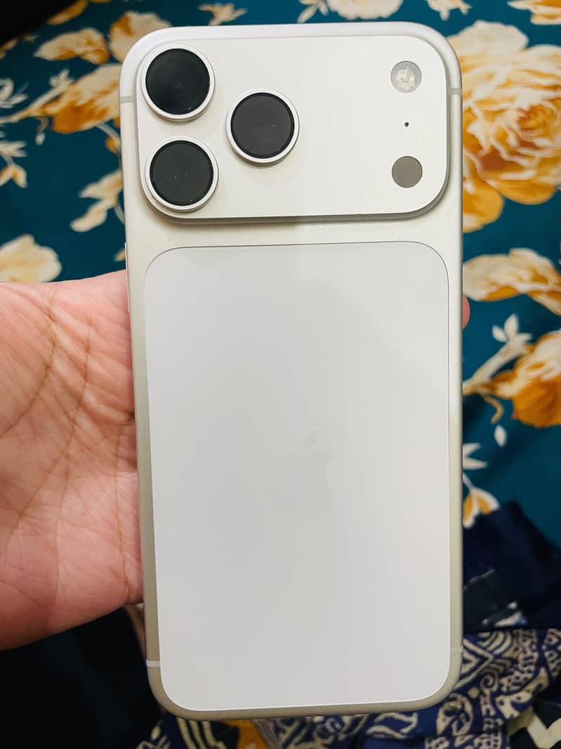 Apple iPhone 17 Pro Max 0