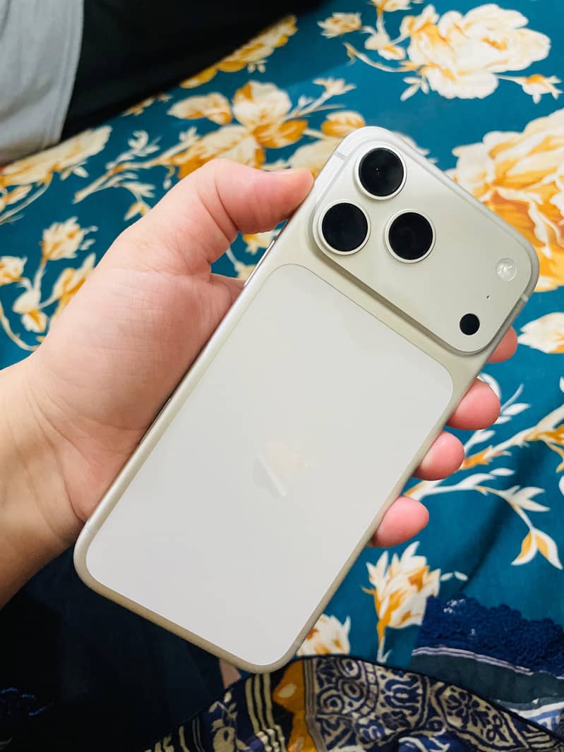 Apple iPhone 17 Pro Max 1