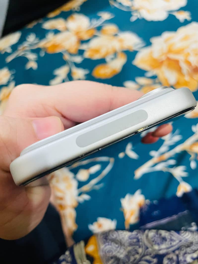 Apple iPhone 17 Pro Max 4