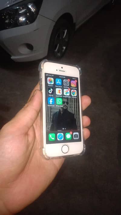 Apple iPhone 5se . Handy phone. 03144010055