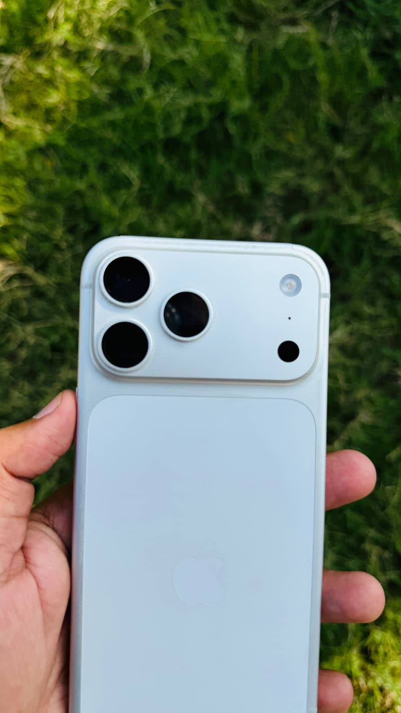 Apple iPhone 17 Pro Max 0