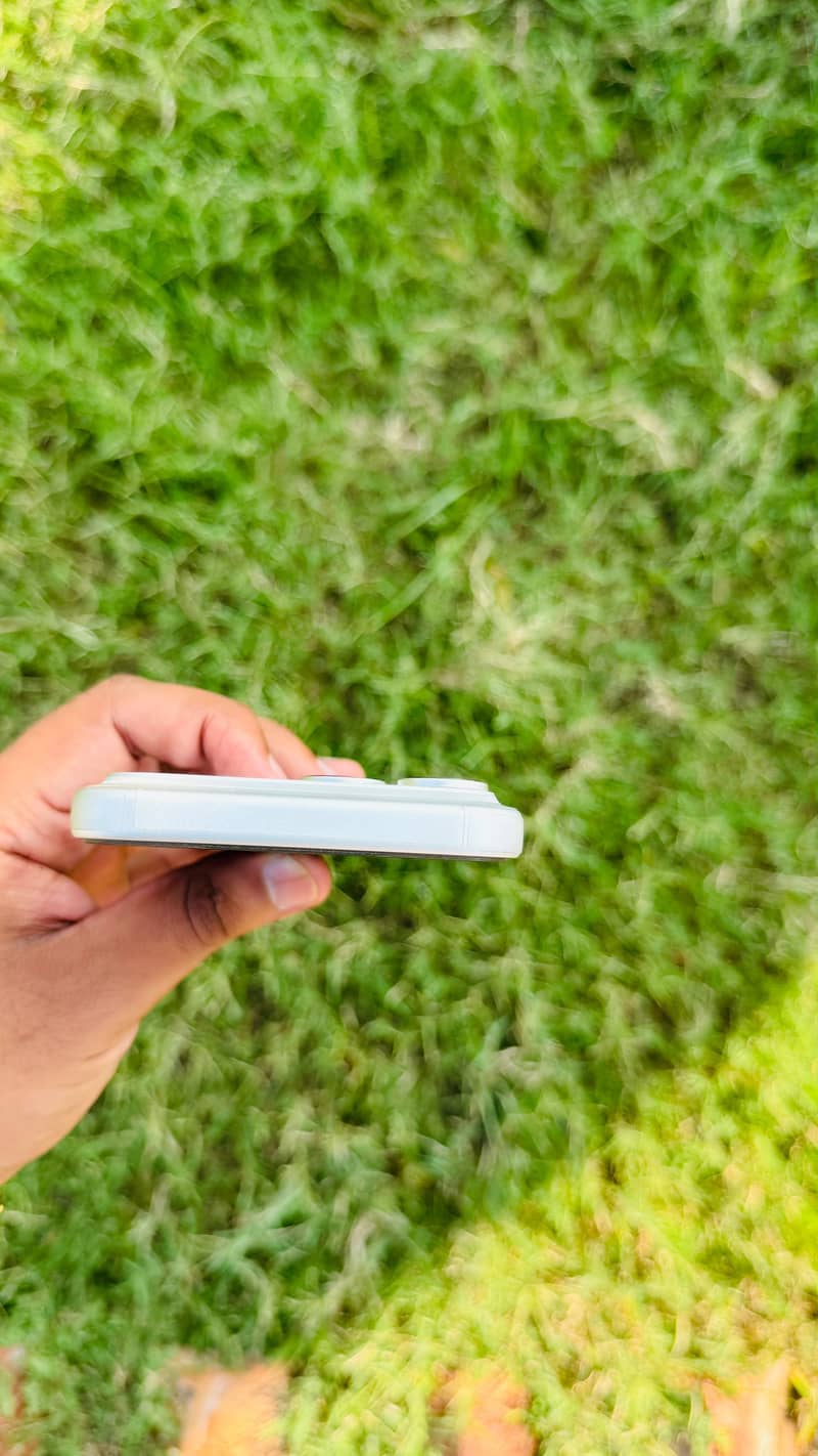 Apple iPhone 17 Pro Max 4