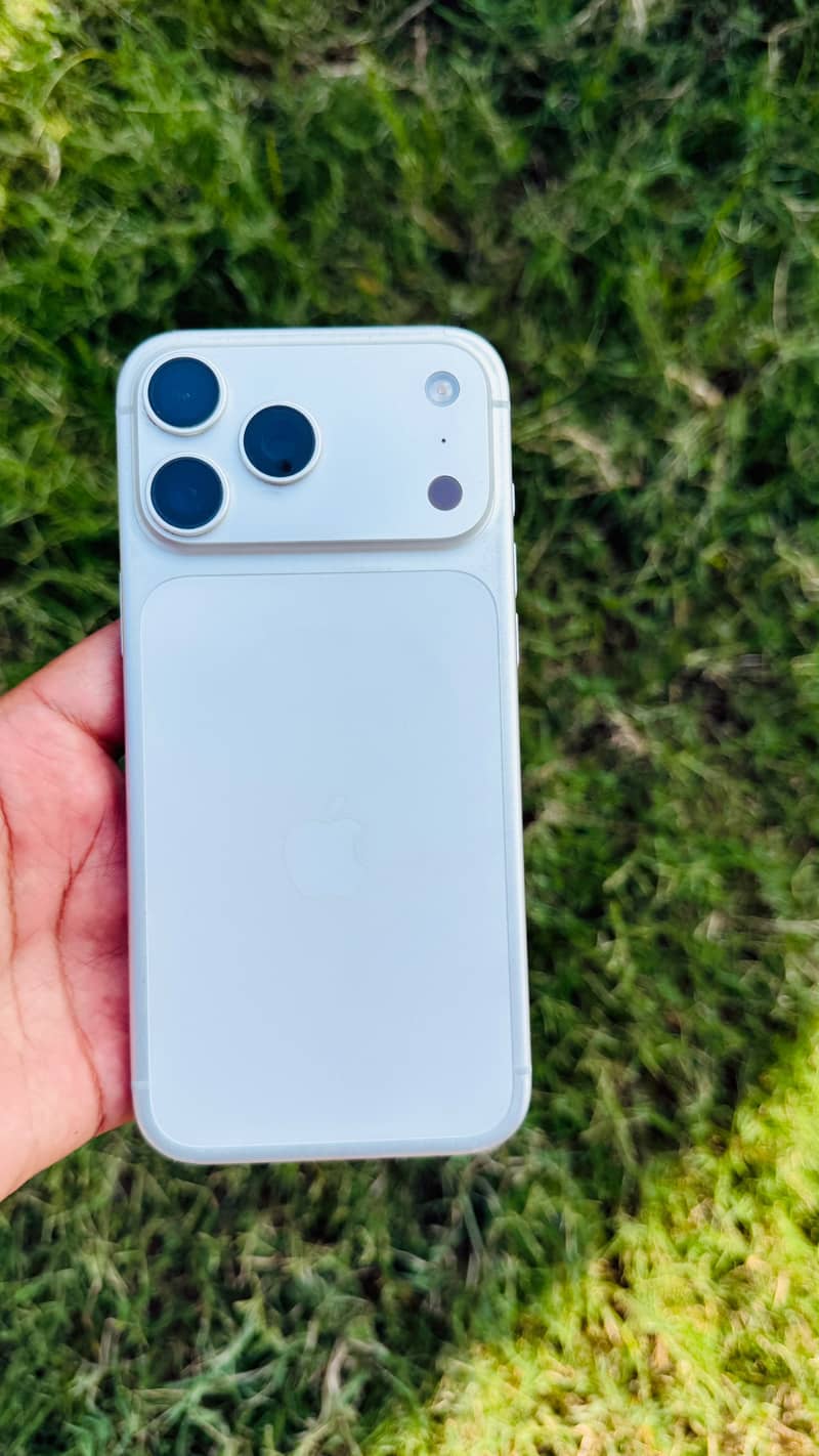 Apple iPhone 17 Pro Max 5
