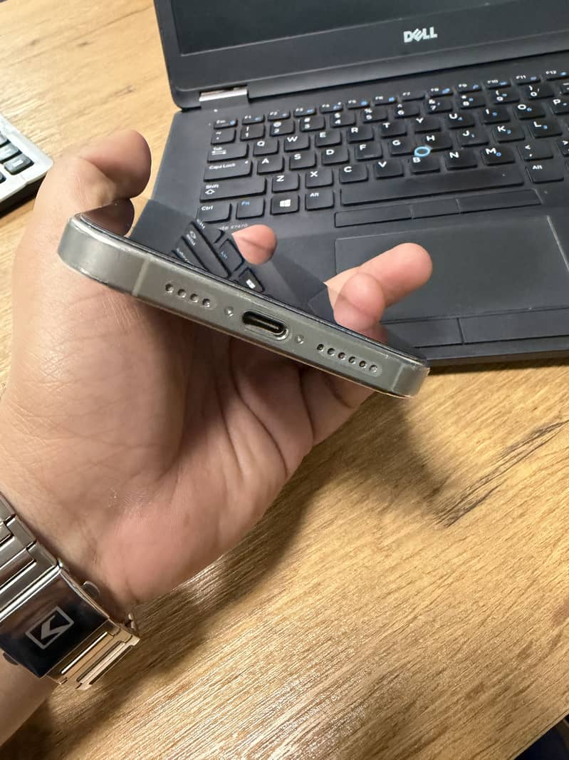Apple iPhone 15 Pro Max 0