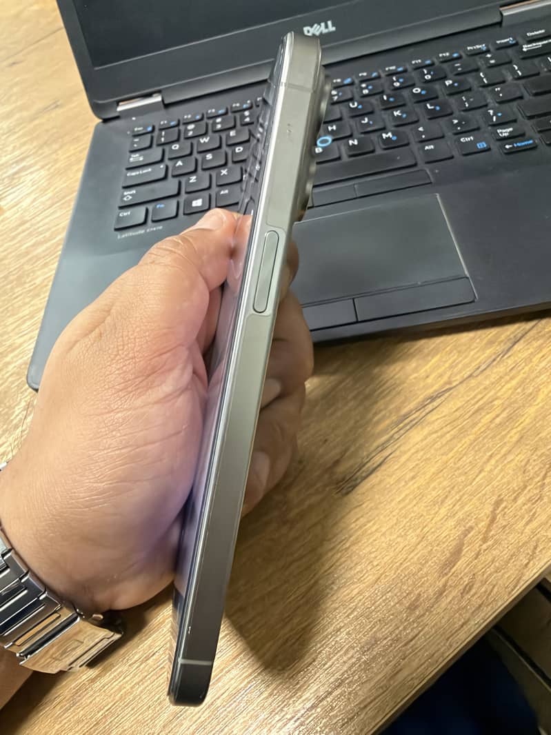 Apple iPhone 15 Pro Max 4
