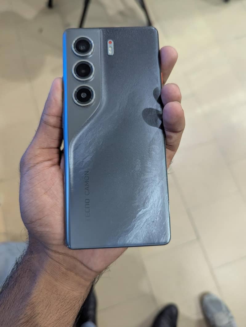 Tecno CAMON 40 Pro 1
