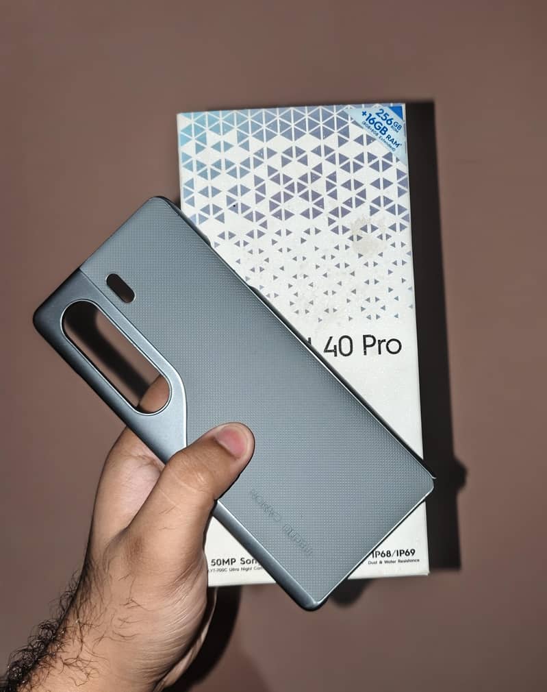 Tecno CAMON 40 Pro 4